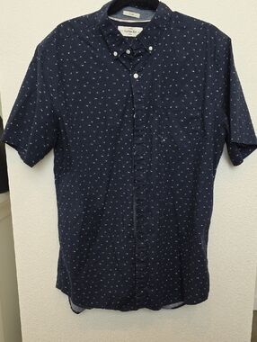 Navy Short-Sleeve Button-Up Shirt with Subtle Micro Print